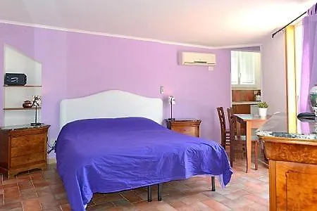 Sleeps 2 Air Con