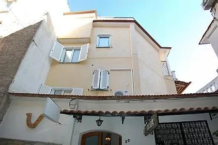Sleeps 2 Air Con Appartement