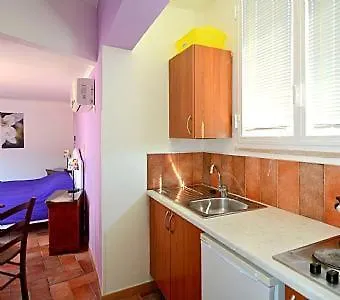Sleeps 2 Air Con Appartement