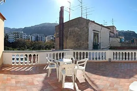 Sleeps 2 Air Con Appartement