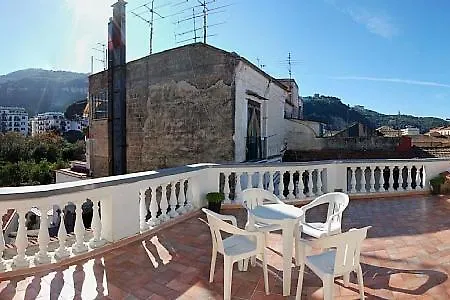Sleeps 2 Air Con Sorrento