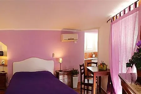 Sleeps 2 Air Con *